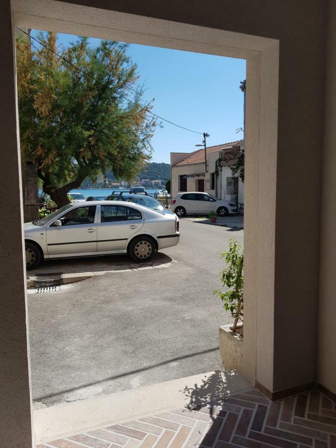Apartments Lorenco Tisno Esterno foto
